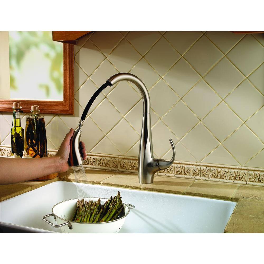 Pfister Avanti Single-Handle Pull-Down Sprayer Kitchen Faucet in Stainless Steel