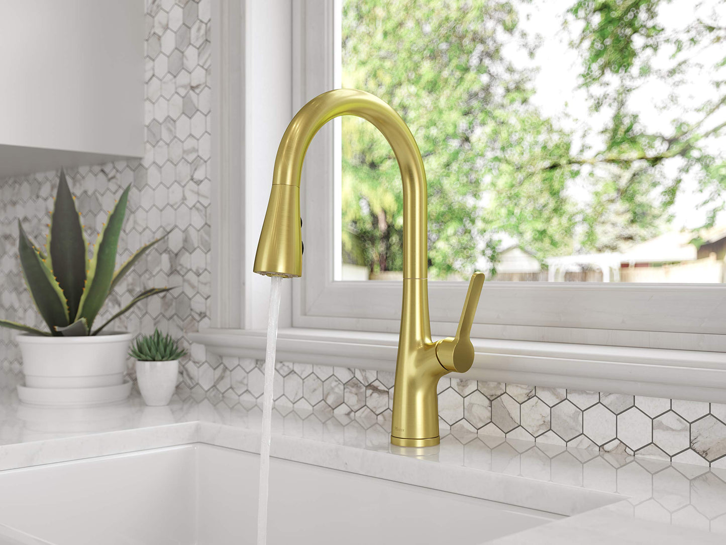 Pfister Neera Single-Handle Pull-Down Sprayer Kitchen Faucet in Brushed Gold
