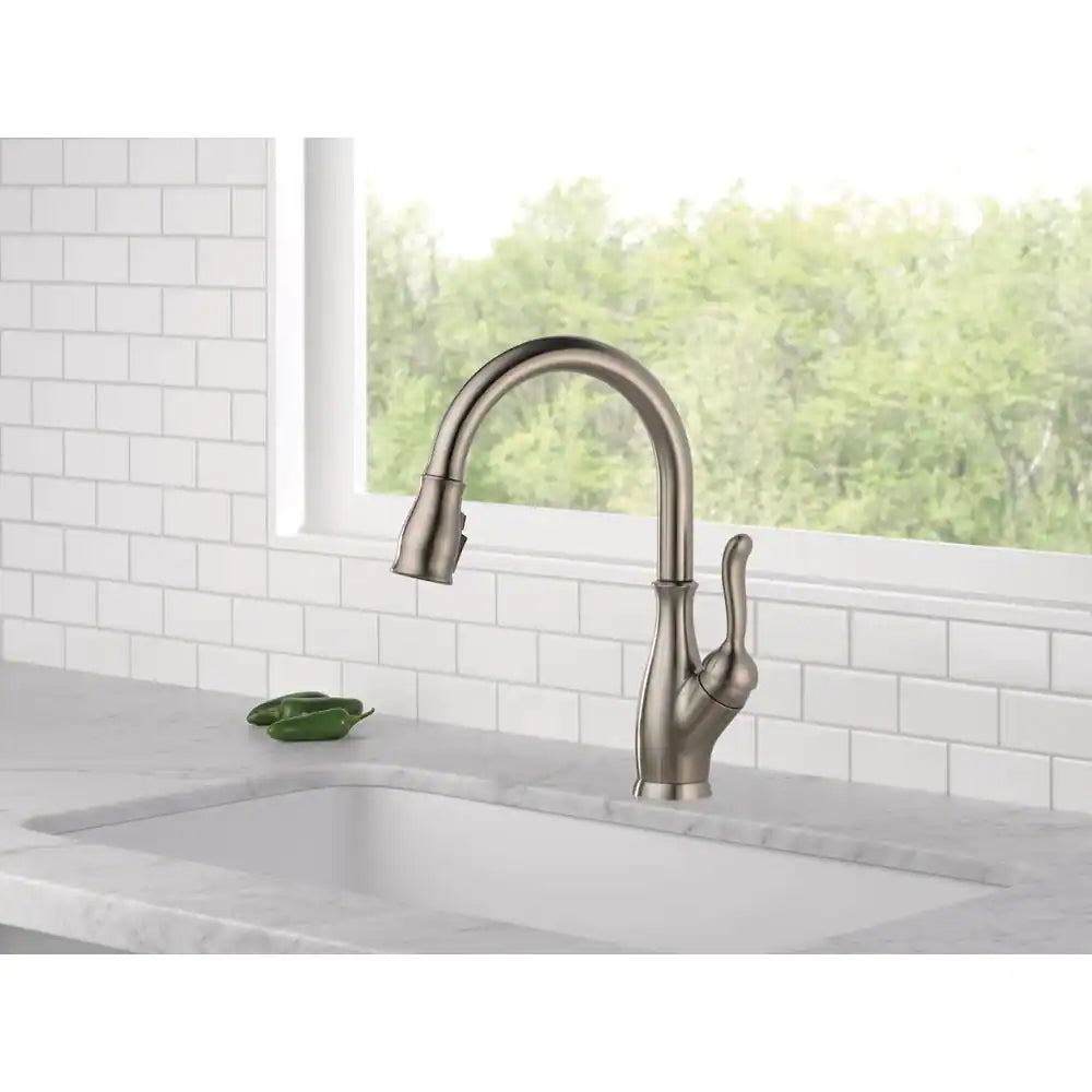 Delta Leland Single-Handle Pull-Down Sprayer Kitchen Faucet with ShieldSpray in Stainless